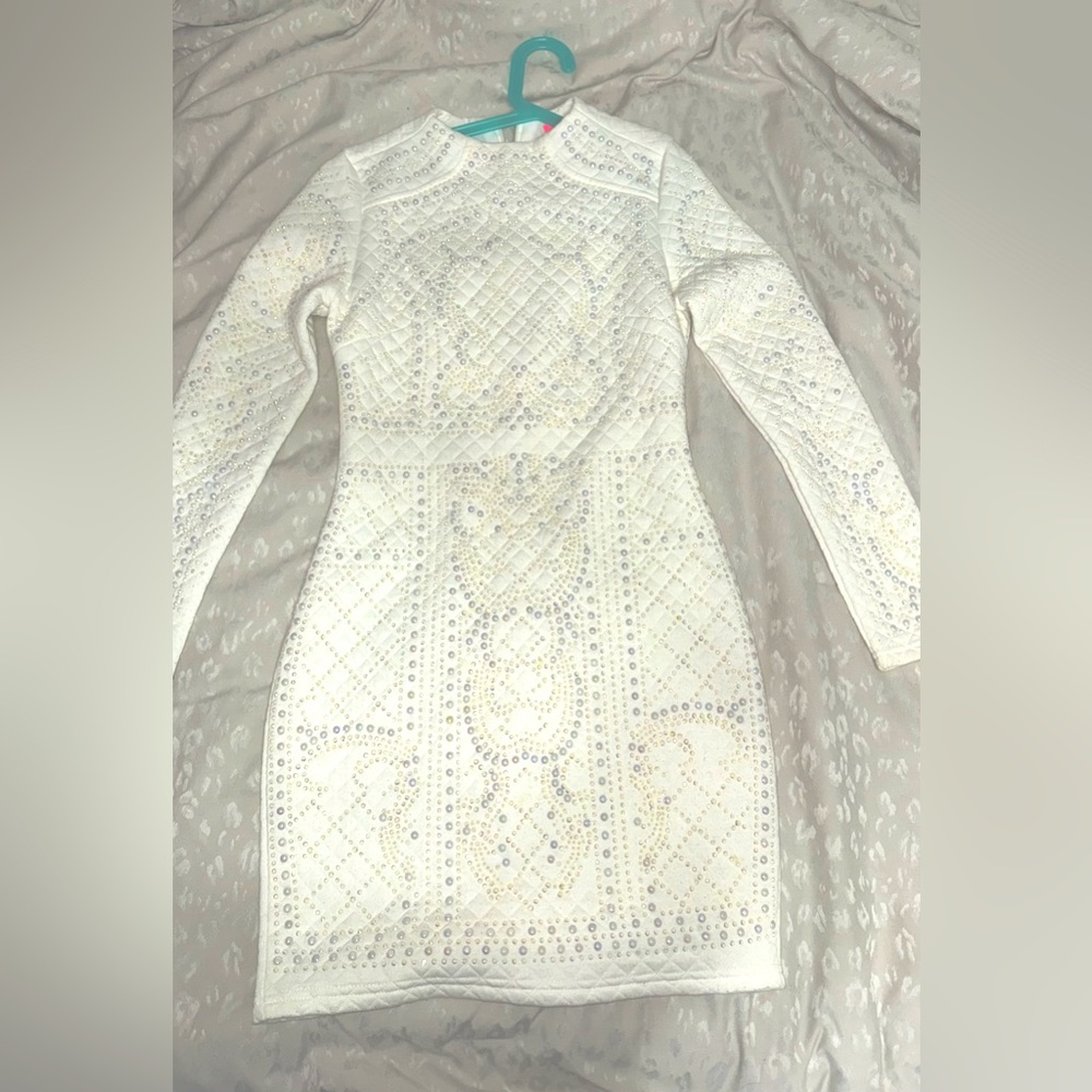 Women’s pretty white dress long sleeve